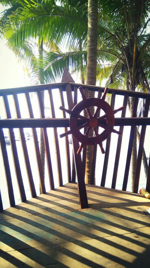 Belantara Beach Front Hotel Vengurla Esterno foto