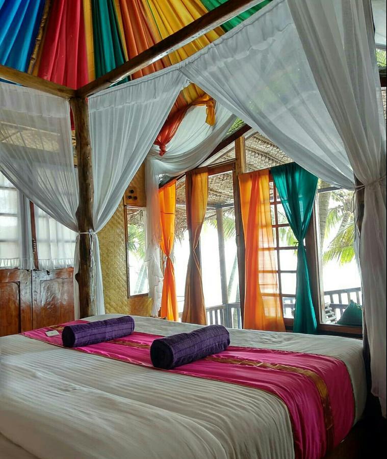 Belantara Beach Front Hotel Vengurla Esterno foto